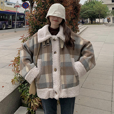 Áo len nữ ngắn, mùa thu và mùa đông Phong cách hàn quốc ấm áp len kẻ sọc nhỏ thơm dày bán buôn - Áo len lót đôi