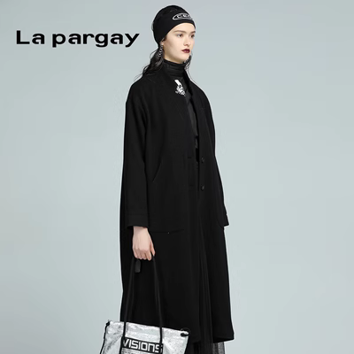 Lapargay Napajia phụ nữ mới mùa xuân và mùa thu áo khoác dệt kim dài màu đen trung niên áo khoác - Trench Coat